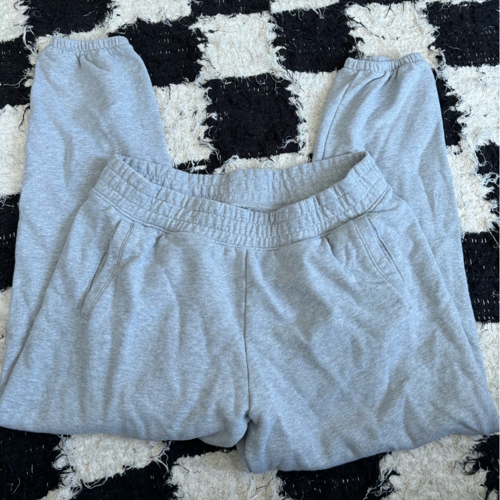 grey aerie joggers